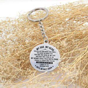 Gkm18005 - My Dad My Hero, I Know You Are By My Side - Circle Keychain