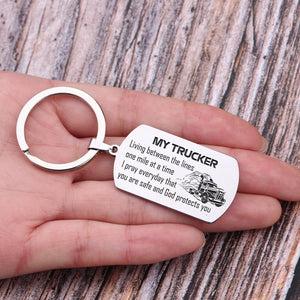 Gkn26009 - My Trucker, Living Between The Lines One Mile At A Time - Dog Tag Keychain