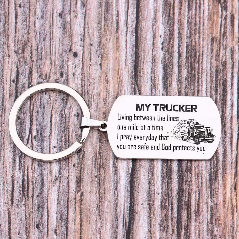 Gkn26009 - My Trucker, Living Between The Lines One Mile At A Time - Dog Tag Keychain