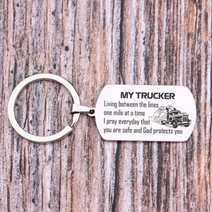 Gkn26009 - My Trucker, Living Between The Lines One Mile At A Time - Dog Tag Keychain